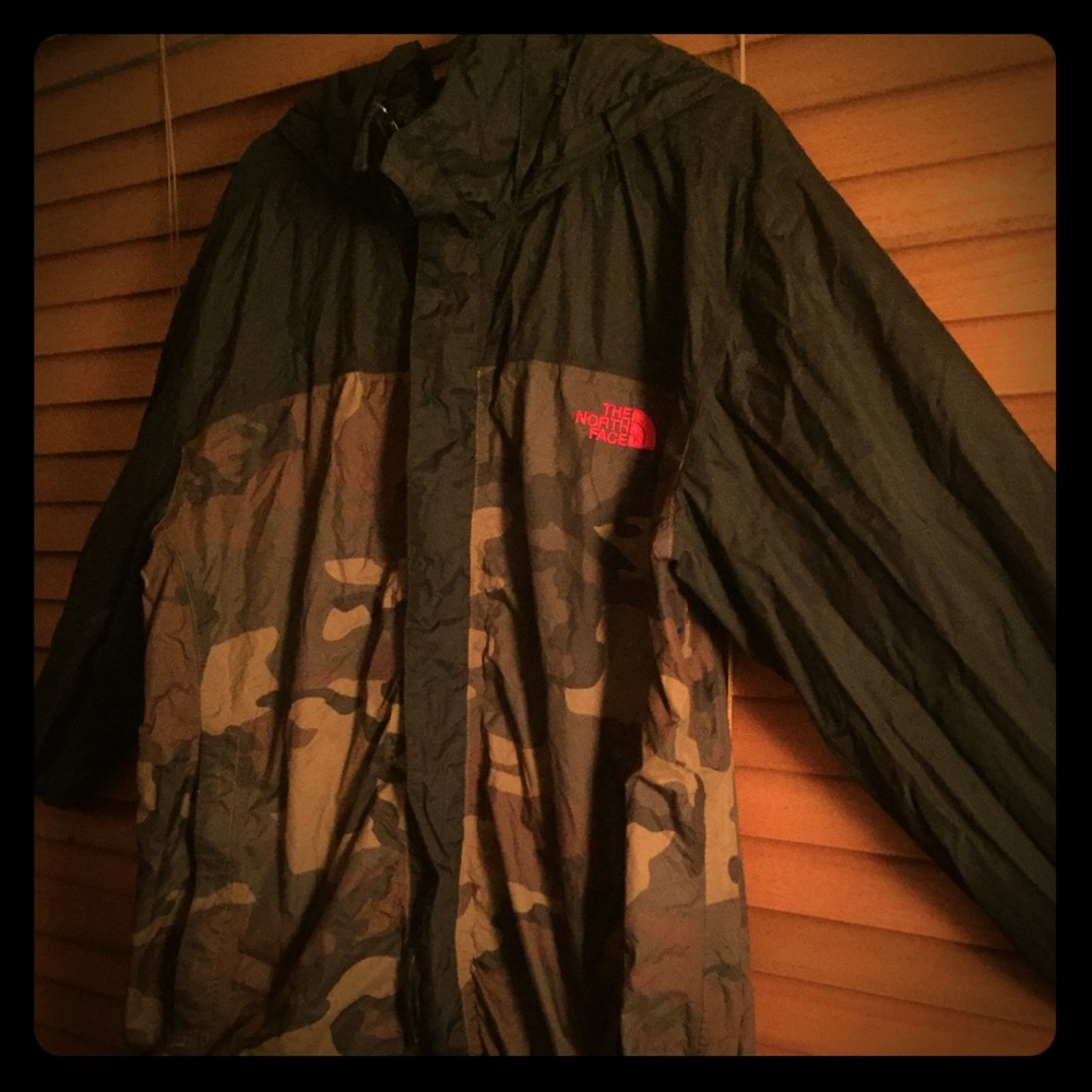 North Face Camo Windreaker - Picture 1 of 1